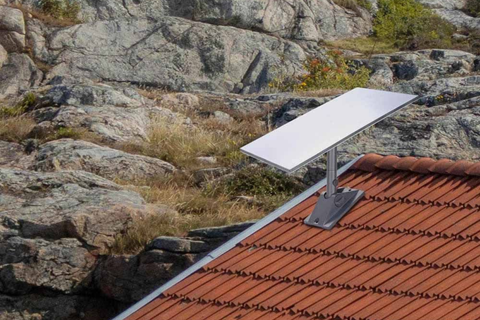 Amazon Leo terminal installed in a clear roof position with open sky access.